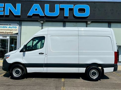 Used 2022 Mercedes-Benz Sprinter 2500 image 2