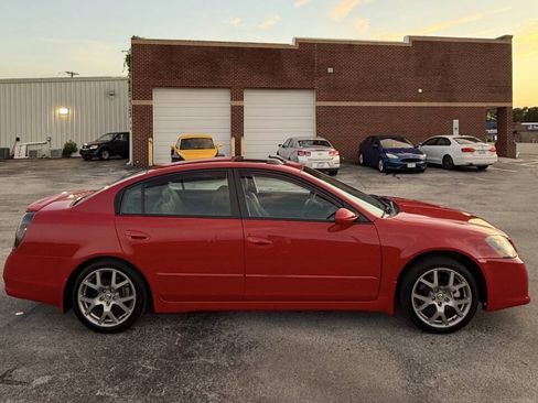 Used 2005 Nissan Altima SE-R FWD image 2