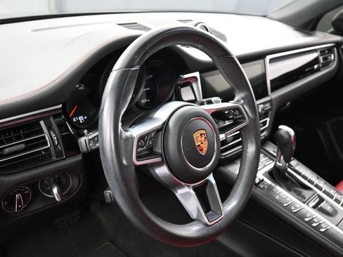 Certified 2020 Porsche Macan AWD/4WD image 16