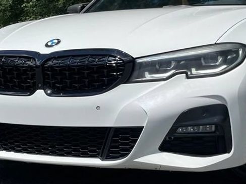 Used 2021 BMW 330i Sedan w/ M Sport Package RWD image 3