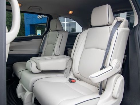 Used 2025 Honda Odyssey Touring image 11