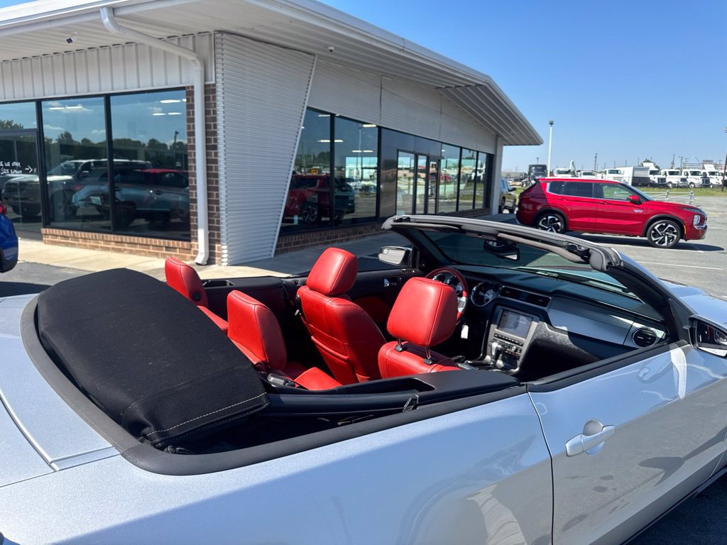 Used 2012 Ford Mustang GT Premium w/ Electronics Pkg RWD image 20