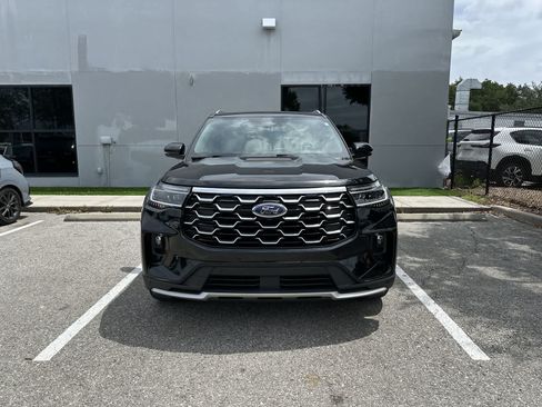 Used 2025 Ford Explorer Platinum RWD image 12