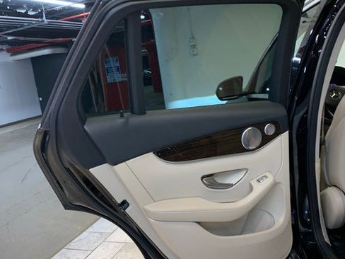 Used 2016 Mercedes-Benz GLC 300 4MATIC image 35