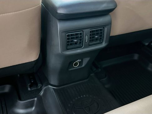 Used 2025 Toyota RAV4 LE AWD/4WD image 28