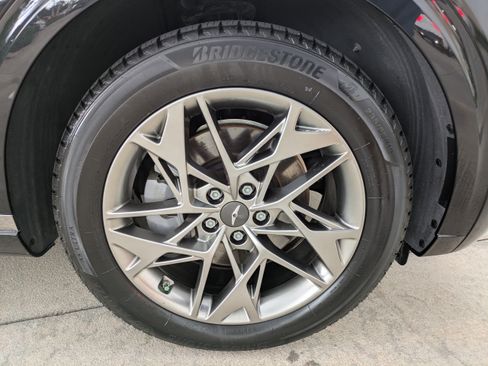 Certified 2022 Genesis GV70 2.5T w/ Advanced Package AWD/4WD image 9