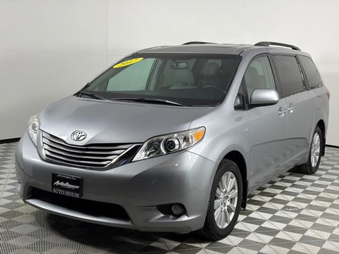 Used 2017 Toyota Sienna XLE 7 PASSENGER image 10