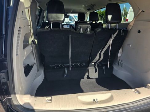 Certified 2023 Chrysler Pacifica Touring-L image 20