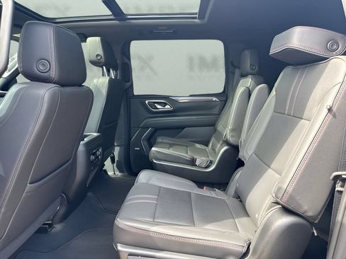 Used 2023 Chevrolet Suburban RST w/ Luxury Package AWD/4WD image 13