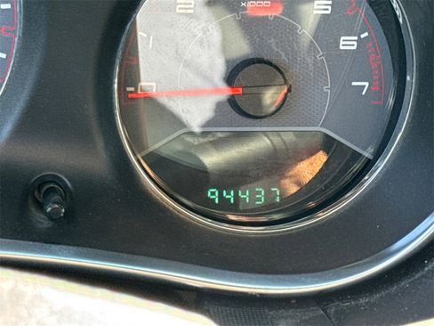 Used 2013 Dodge Avenger SXT image 25