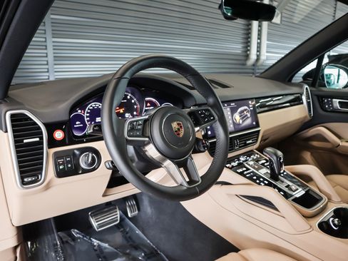 Certified 2023 Porsche Cayenne S AWD/4WD image 4