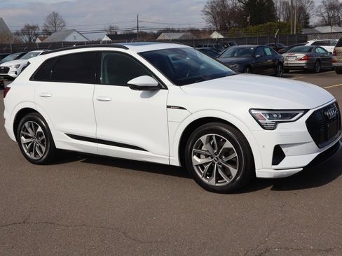 Used 2021 Audi e-tron Premium Plus w/ Premium Plus Package image 3
