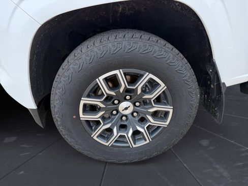 Used 2024 Chevrolet Colorado Z71 w/ Z71 Convenience Package 2 image 14