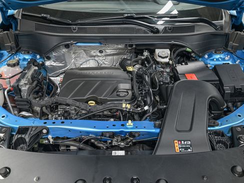 Used 2025 Chevrolet Trax LT w/ LT Convenience Package image 11