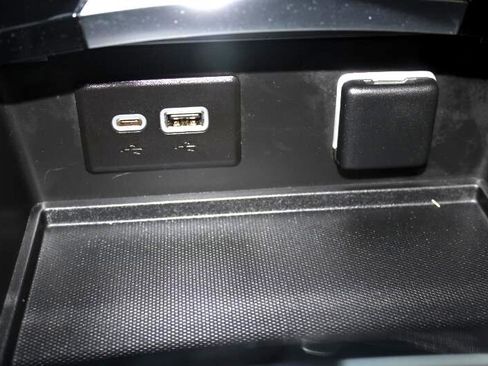 Used 2023 Buick Envision Essence image 43