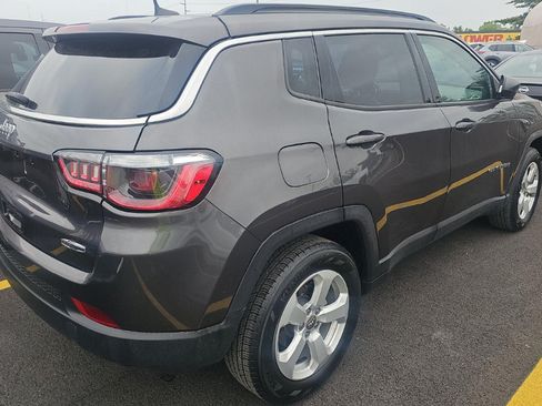 Used 2021 Jeep Compass Latitude w/ Sun and Sound Group AWD/4WD image 3