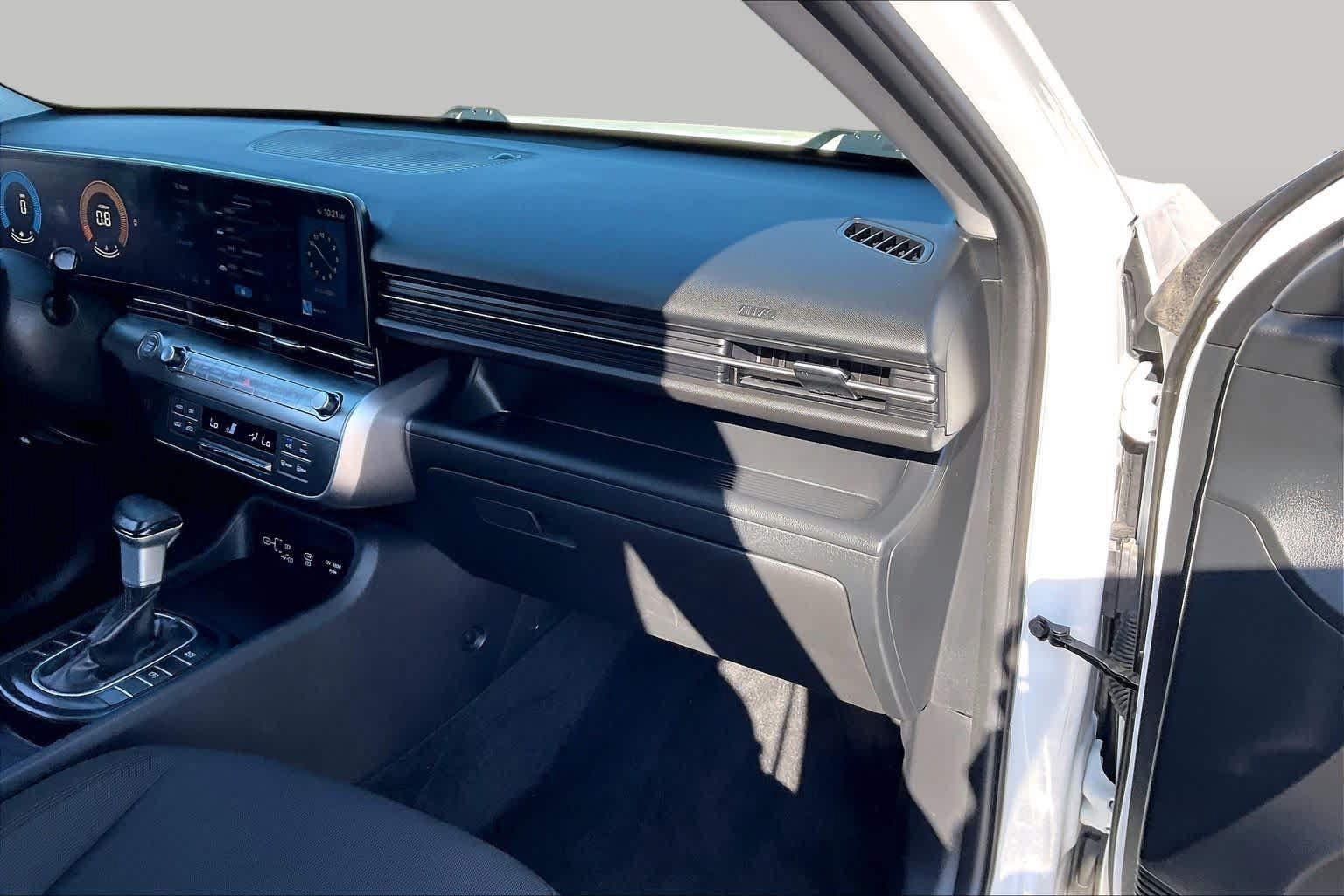 Used 2025 Hyundai Kona SEL FWD image 17