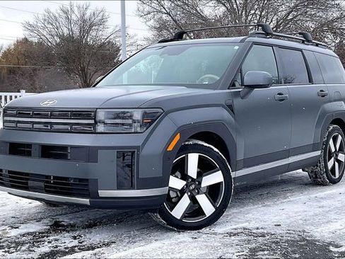 Used 2025 Hyundai Santa Fe Limited image 2