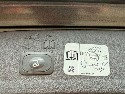 Used 2017 Ford Escape Titanium image 12