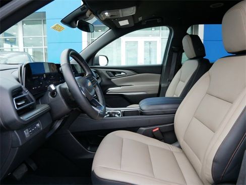 Certified 2025 Chevrolet Traverse LT image 7