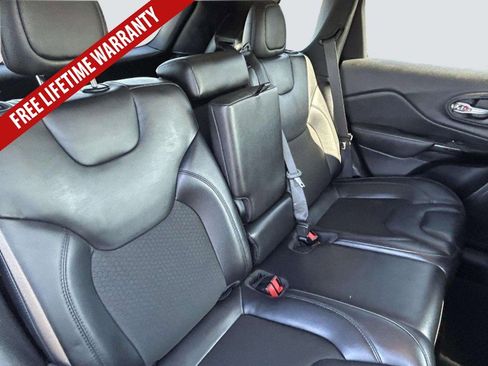 Used 2021 Jeep Cherokee Latitude Plus AWD/4WD image 21