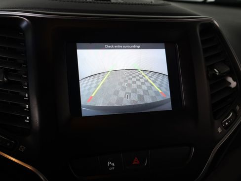 Used 2020 Jeep Cherokee Latitude Plus w/ Cold Weather Group image 6