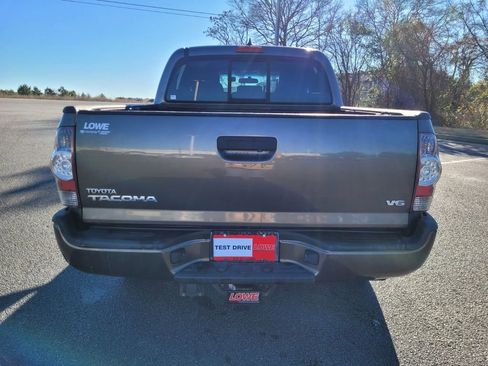Used 2014 Toyota Tacoma 4x4 Double Cab w/ TRD Sport Package image 9
