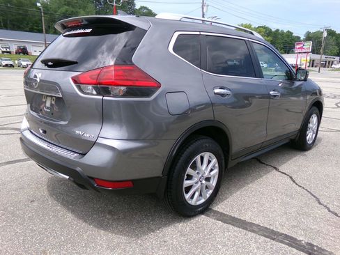 Used 2017 Nissan Rogue SV w/ SV Premium Package AWD/4WD image 4