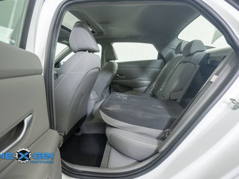 Used 2024 Hyundai Elantra SEL w/ Convenience Package FWD image 28
