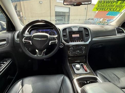 Used 2015 Chrysler 300 C image 10