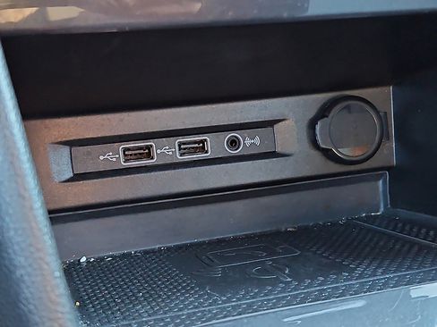 Used 2020 Volkswagen Tiguan SE R-Line image 23