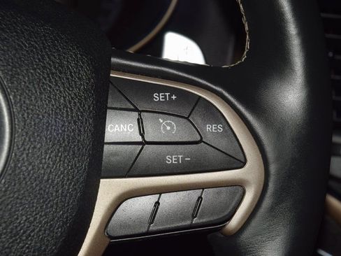 Used 2017 Jeep Grand Cherokee Limited image 39