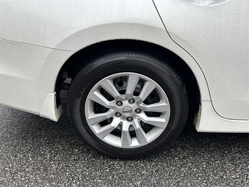 Used 2014 Nissan Altima 2.5 S w/ Display Audio Package image 17