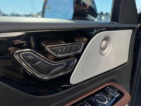 Used 2025 Lincoln Aviator Reserve w/ Equipment Group 201A image 23