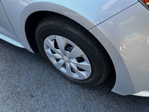 Used 2020 Toyota Corolla L image 11