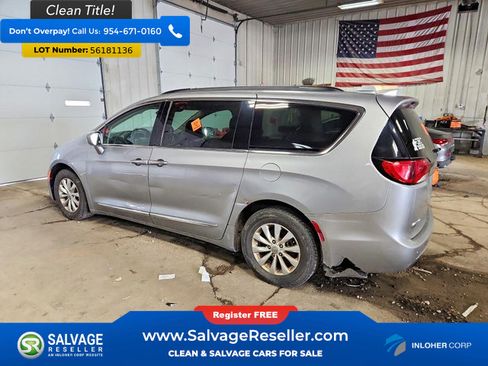 Used 2017 Chrysler Pacifica Touring-L FWD image 3