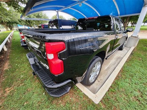 Used 2022 Chevrolet Silverado 1500 High Country w/ High Country Premium Package AWD/4WD image 6