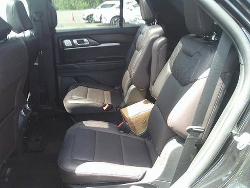 Used 2025 Ford Explorer Platinum w/ LUX Leather Package AWD/4WD image 4