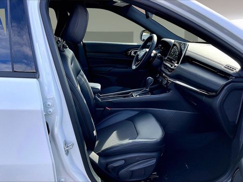 New 2026 Jeep Compass Latitude AWD/4WD image 24