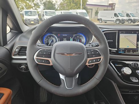 New 2026 Chrysler Pacifica Pinnacle image 18