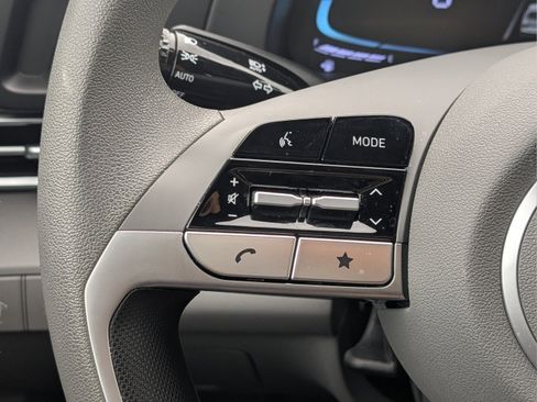 Certified 2025 Hyundai Elantra SE FWD image 23