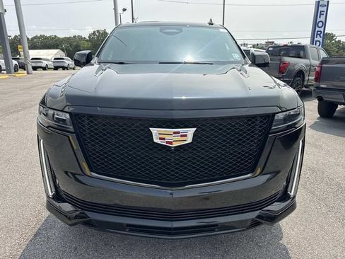 Used 2023 Cadillac Escalade Sport w/ LPO, ONYX Package AWD/4WD image 2