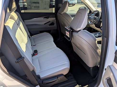 New 2026 INFINITI QX60 Luxe w/ Family Package image 21