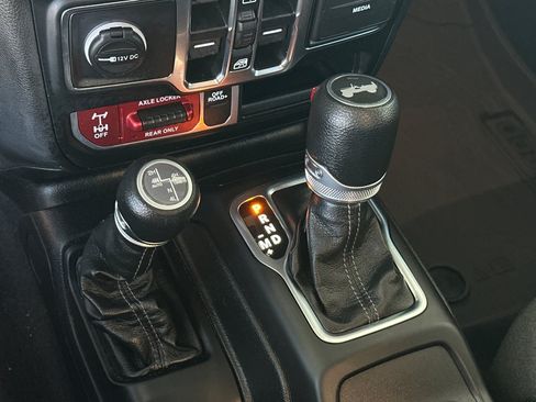 Used 2024 Jeep Wrangler Unlimited AWD/4WD image 20