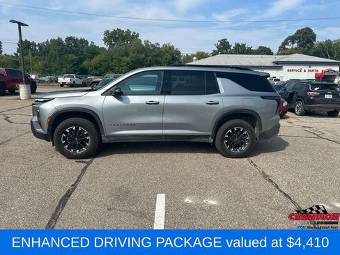 Used 2025 Chevrolet Traverse Z71 w/ Enhanced Driving Package AWD/4WD image 2