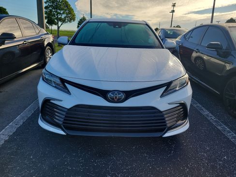 Used 2022 Toyota Camry LE FWD image 2