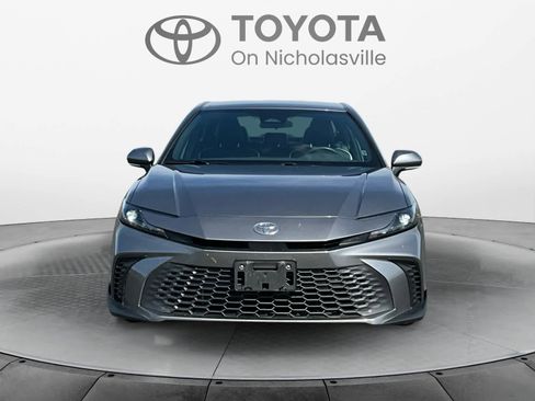Used 2025 Toyota Camry SE image 9