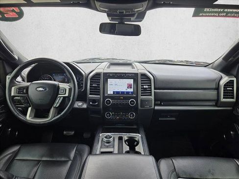 Used 2021 Ford Expedition XLT image 18