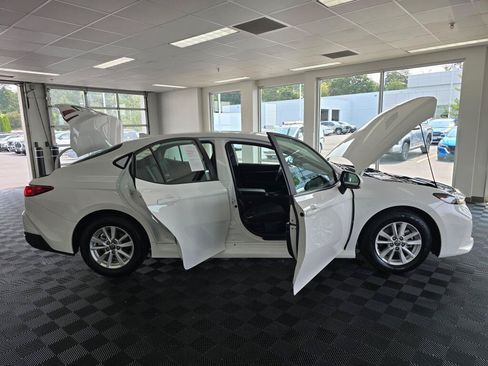 Used 2025 Toyota Camry LE FWD image 17