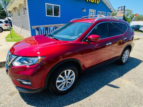 Used 2019 Nissan Rogue SV FWD image 1